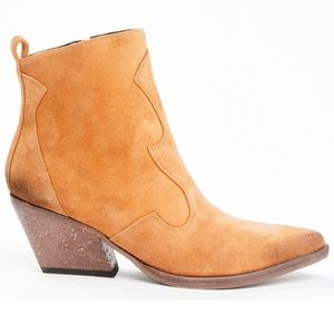Golo Women’s Lasso Western Suede Camel Booties Size 10 New in Box